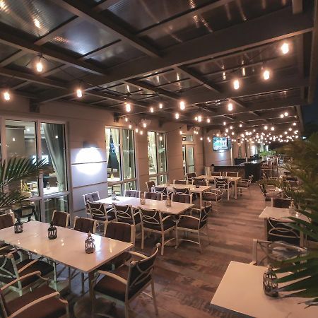 Wingate By Wyndham Miami Airport Hotel Doral Exterior photo